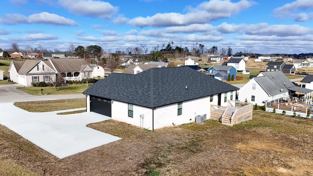 46 Caden Ln - Photo 7 of 44