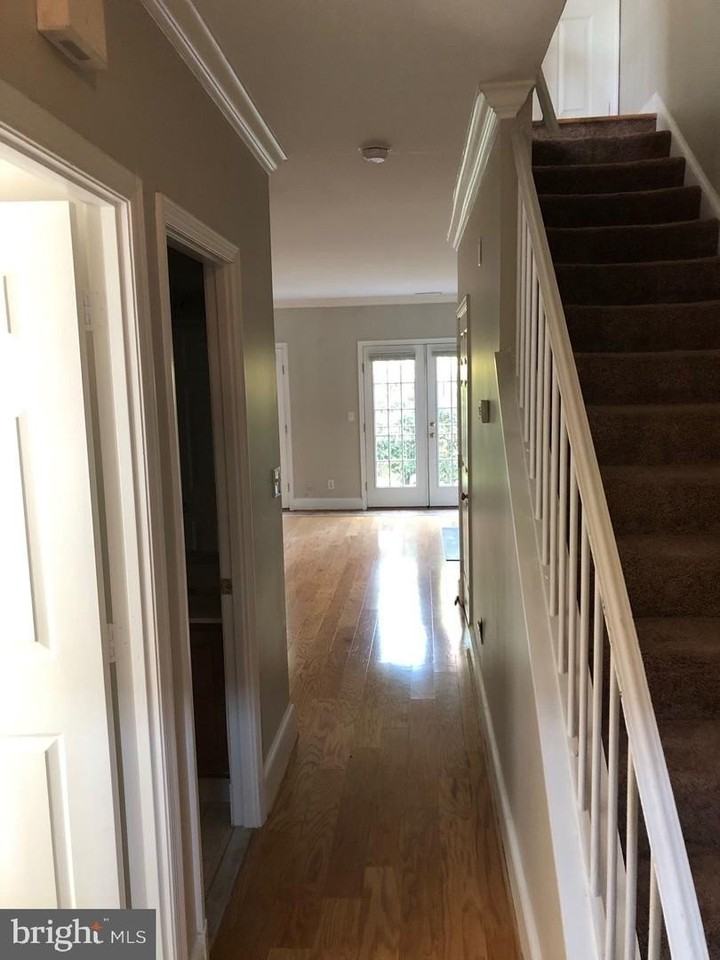 4327 Massachusetts Ave Nw - Photo 3 of 28