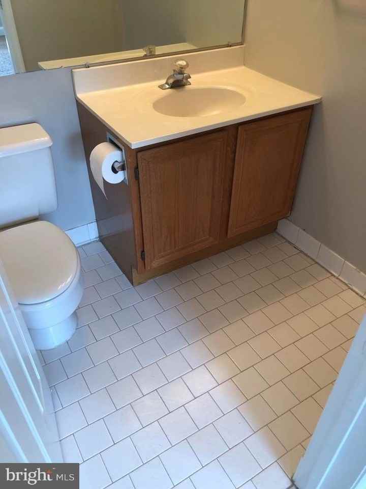 4327 Massachusetts Ave Nw - Photo 4 of 28