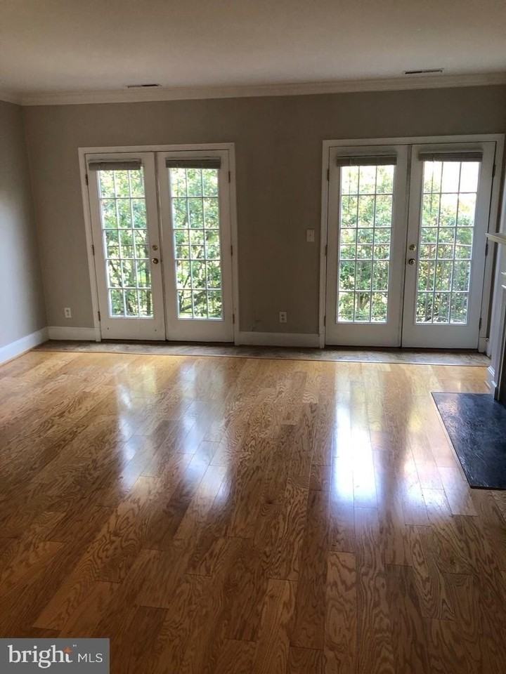 4327 Massachusetts Ave Nw - Photo 6 of 28