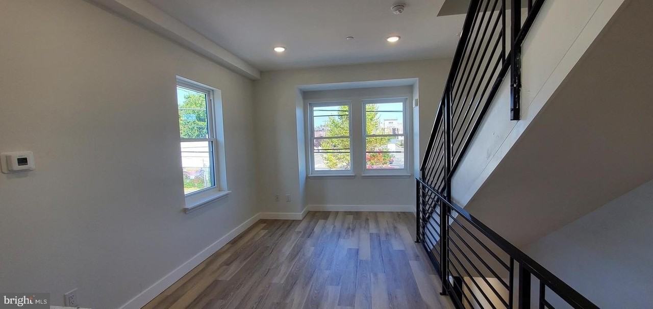 307 W York St - Photo 4 of 13