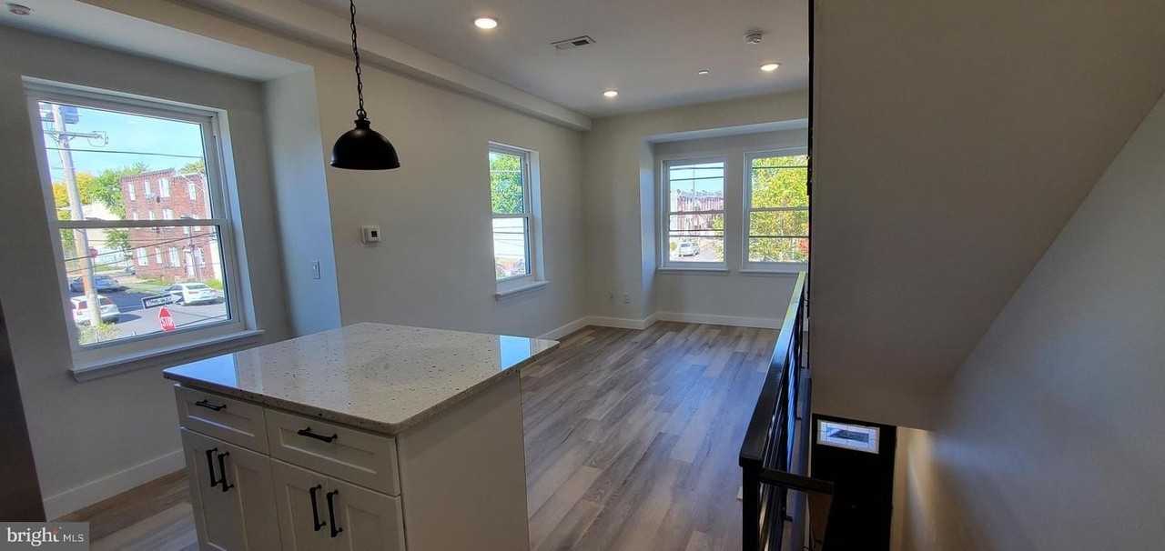 307 W York St - Photo 5 of 13