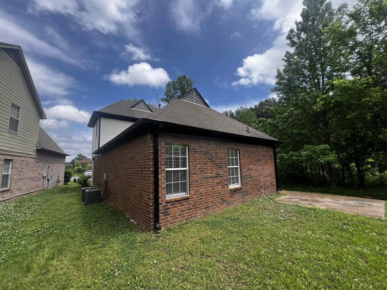 1017 Cordova Ridge Pl - Photo 2 of 14