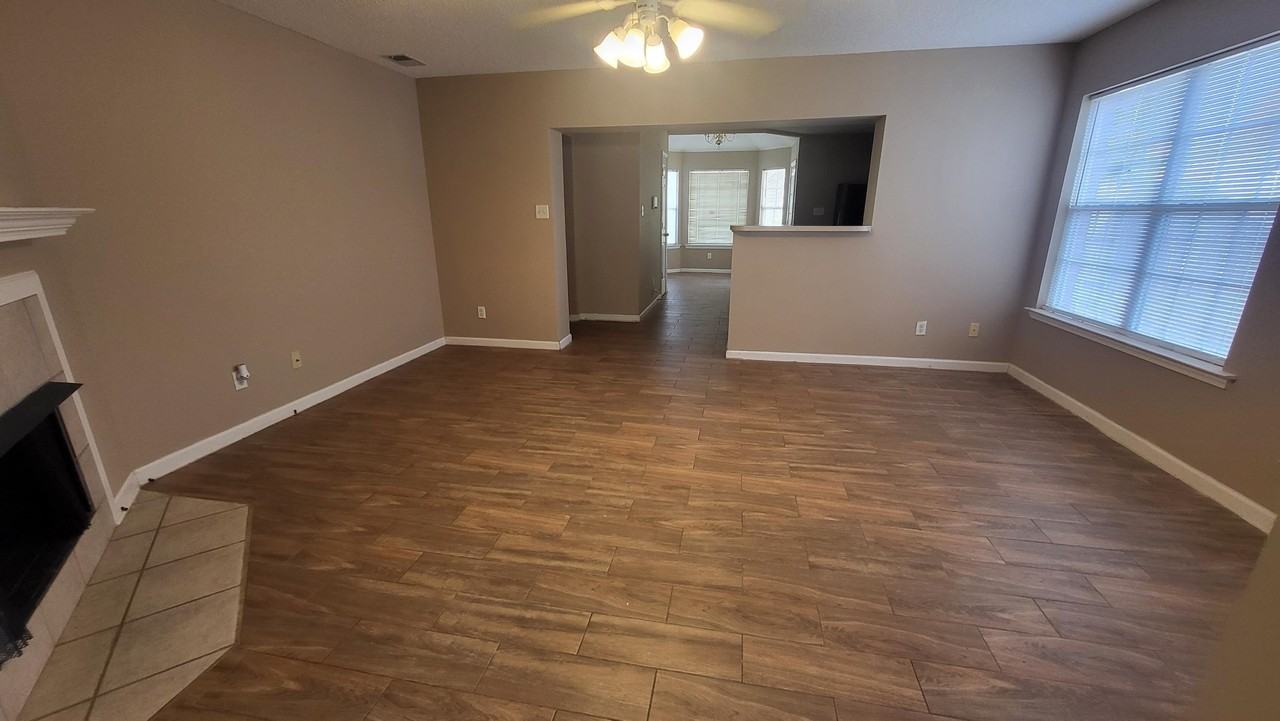 3991 Sunset Lake Cv - Photo 2 of 12