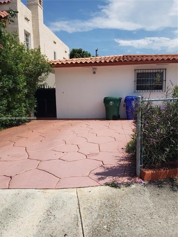 1101 Sw 17th Ave - Photo 4 of 50