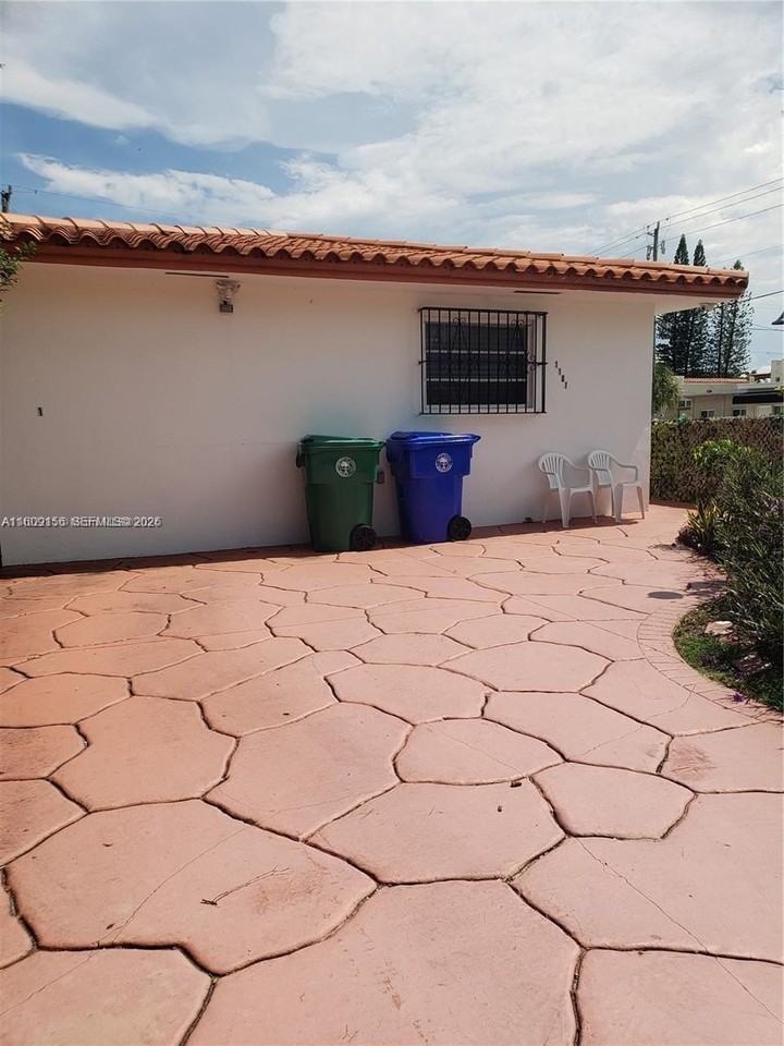 1101 Sw 17th Ave - Photo 5 of 50