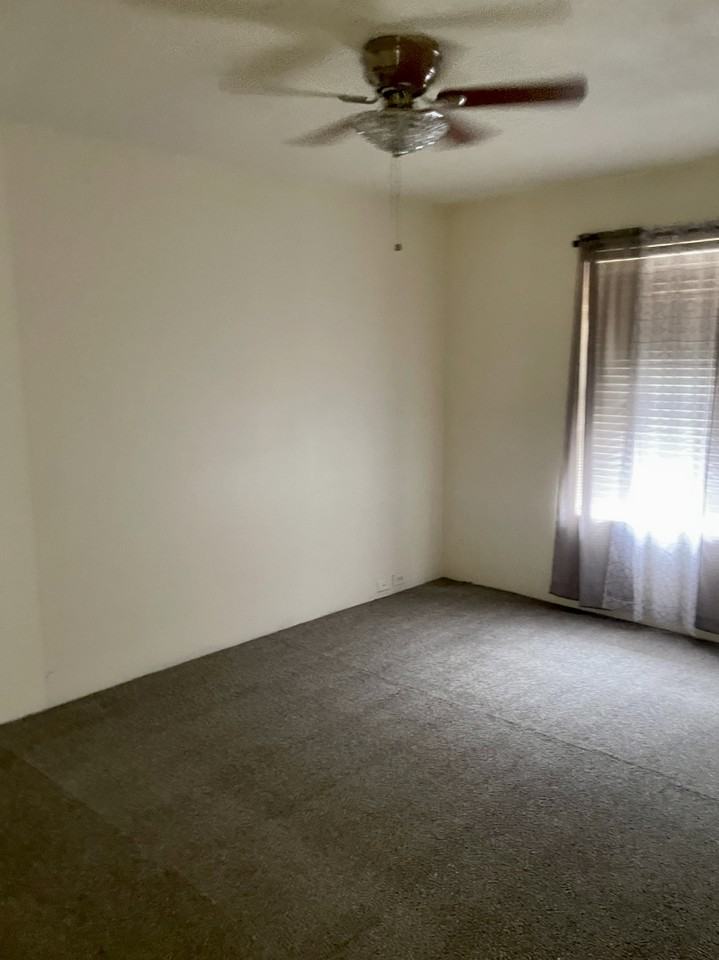 10431 N 11th St #1 - Photo 5 of 10