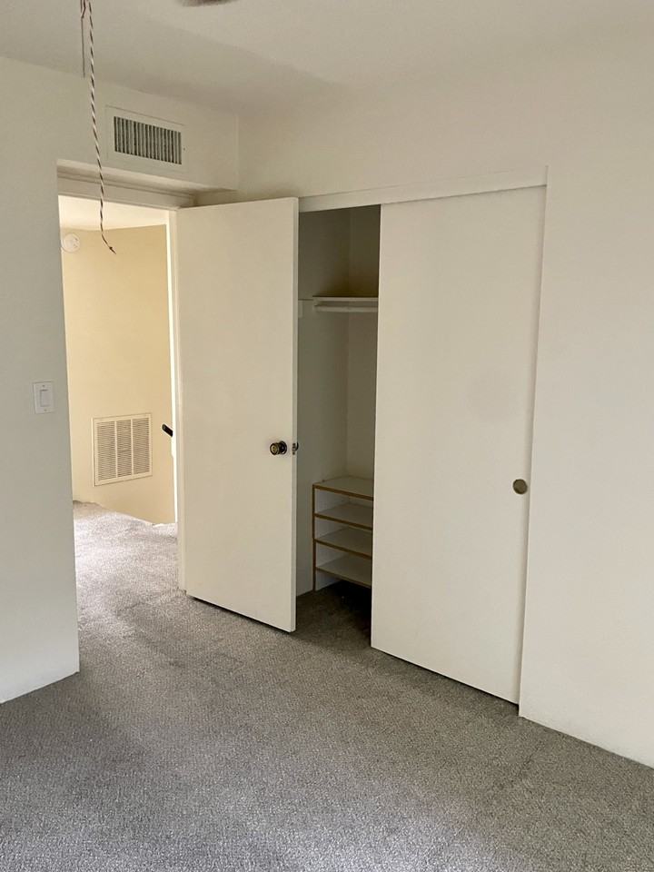 10431 N 11th St #1 - Photo 6 of 10