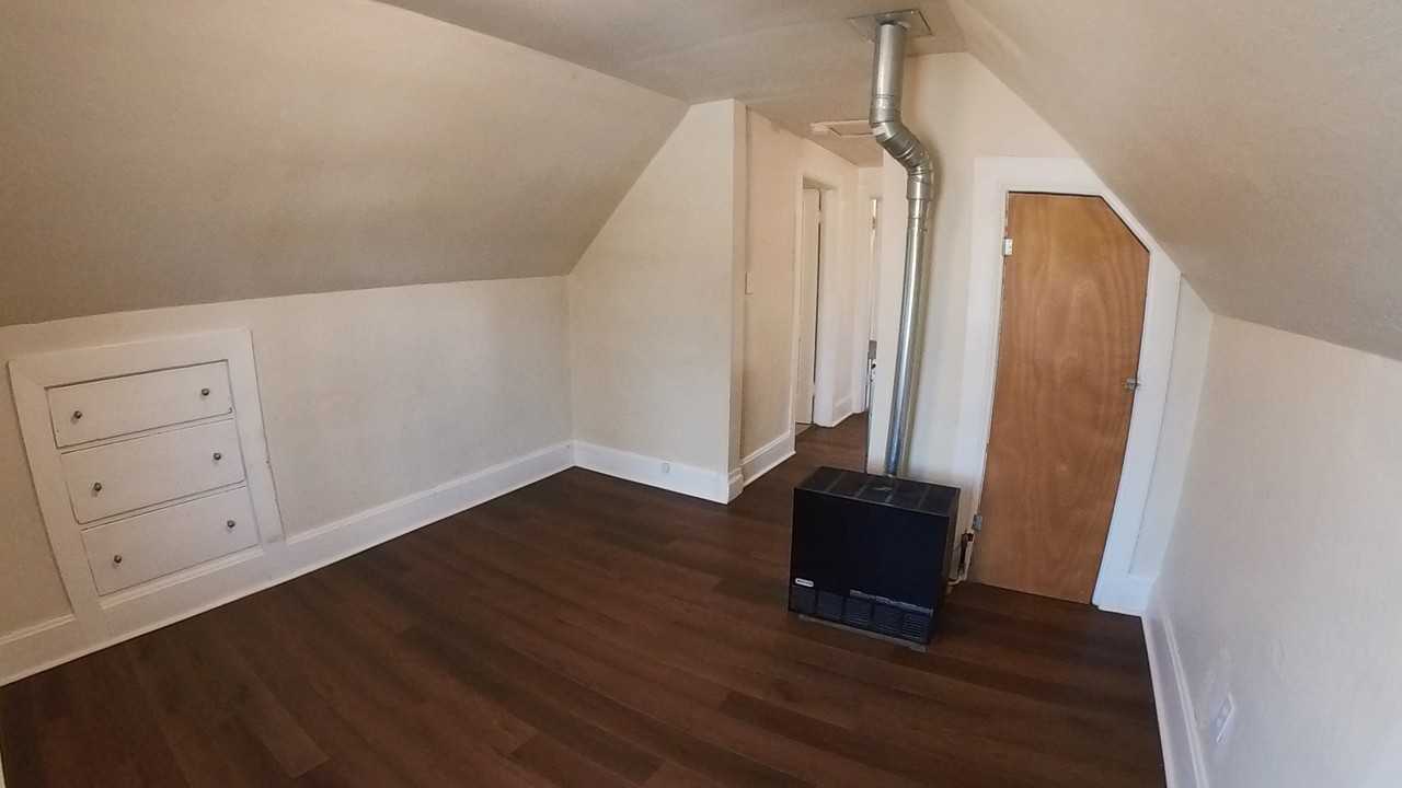 614 W 26th St #B - Photo 4 of 10