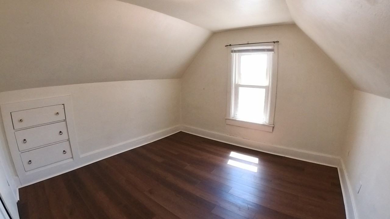 614 W 26th St #B - Photo 7 of 10