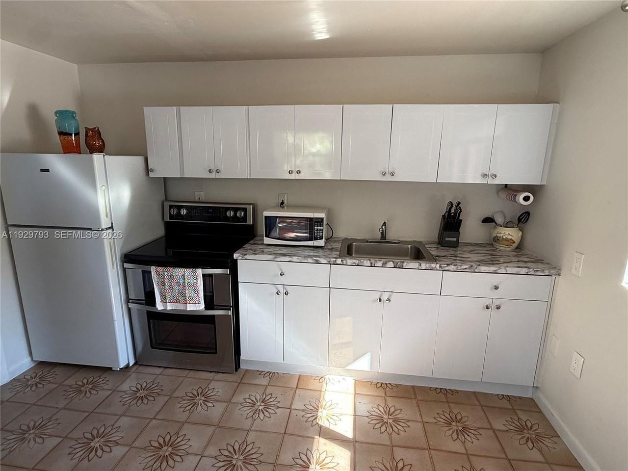 6765 Sw 19th St #BACK - Photo 3 of 11