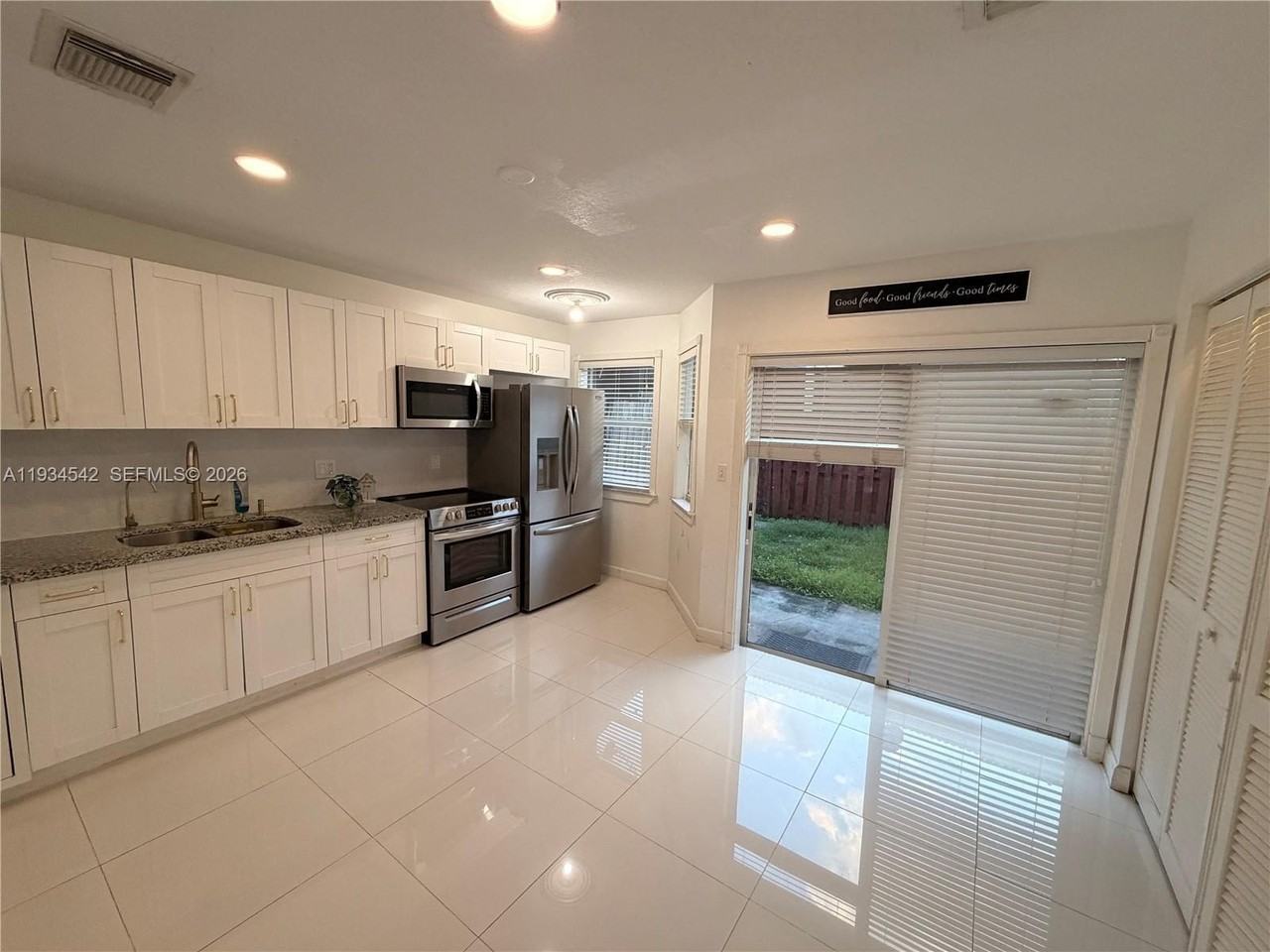 7075 Nw 173rd Dr #1405 - Photo 7 of 33