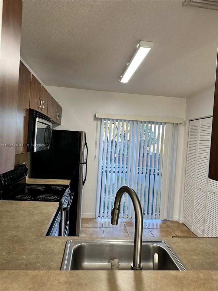 6706 Sw 115th Ct #302 - Photo 5 of 9