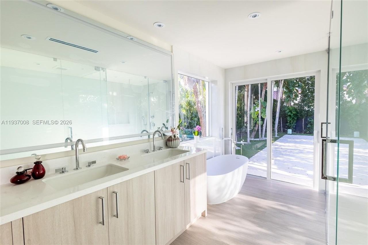 4520 Sabal Palm Rd - Photo 5 of 10