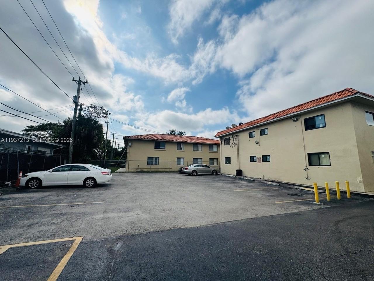 201 Nw 47th Ave #3 - Photo 2 of 8