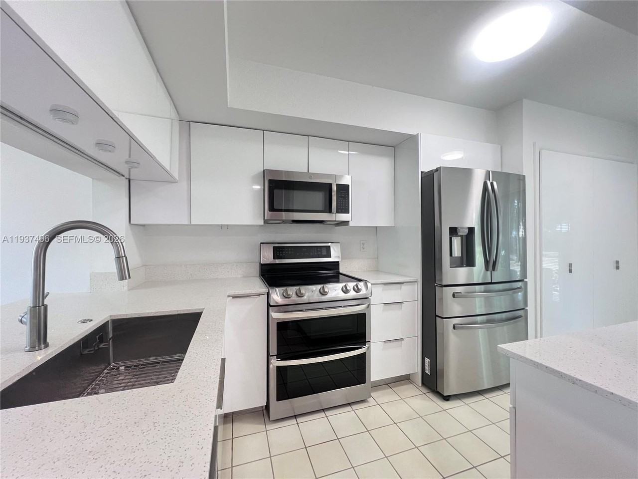 7852 Nw 7th Ct #7852 - Photo 5 of 34