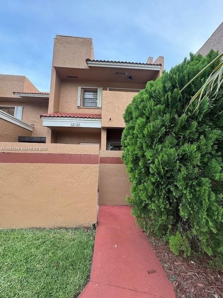 12032 S Las Palmas Dr - Photo 5 of 19