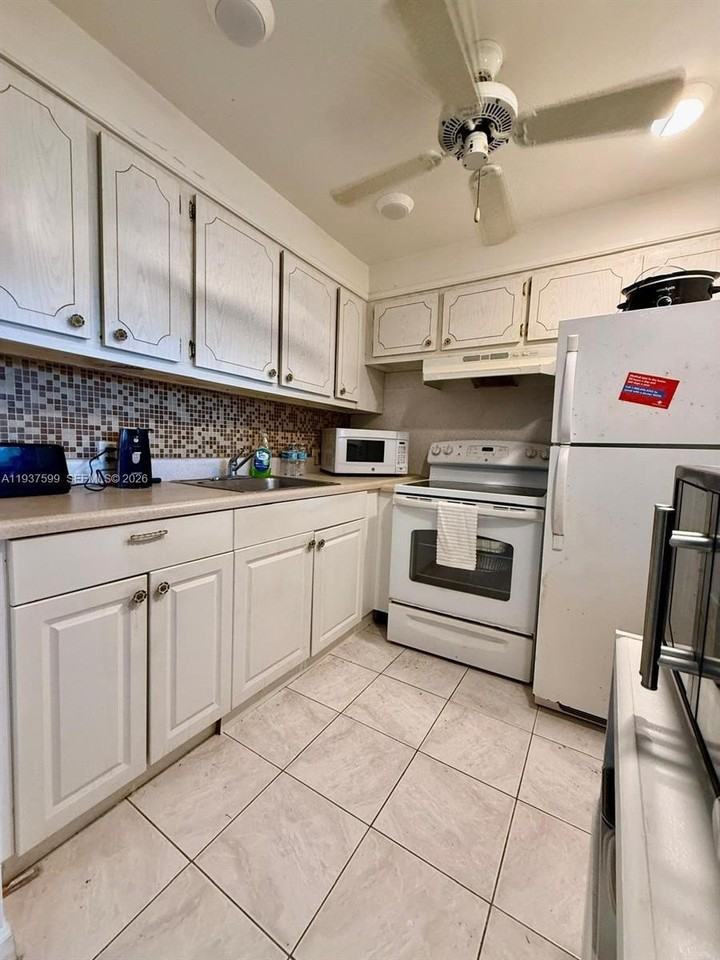 303 Preston H #303 - Photo 4 of 11