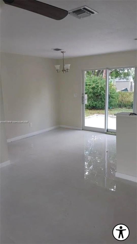 3384 Nw 18th Ct #3384 - Photo 3 of 6