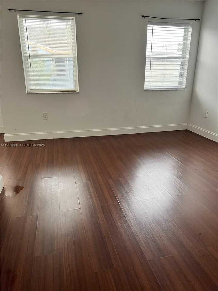 17500 Nw 67th Ct #P19 - Photo 5 of 10