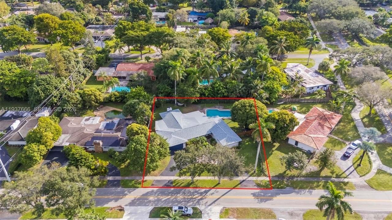 812 Holly Ln - Photo 7 of 50