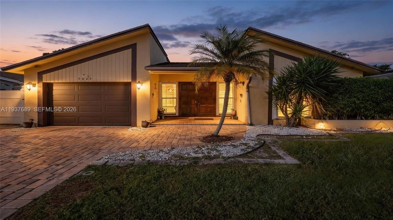 5821 Nw 56th Pl - Photo 2 of 28