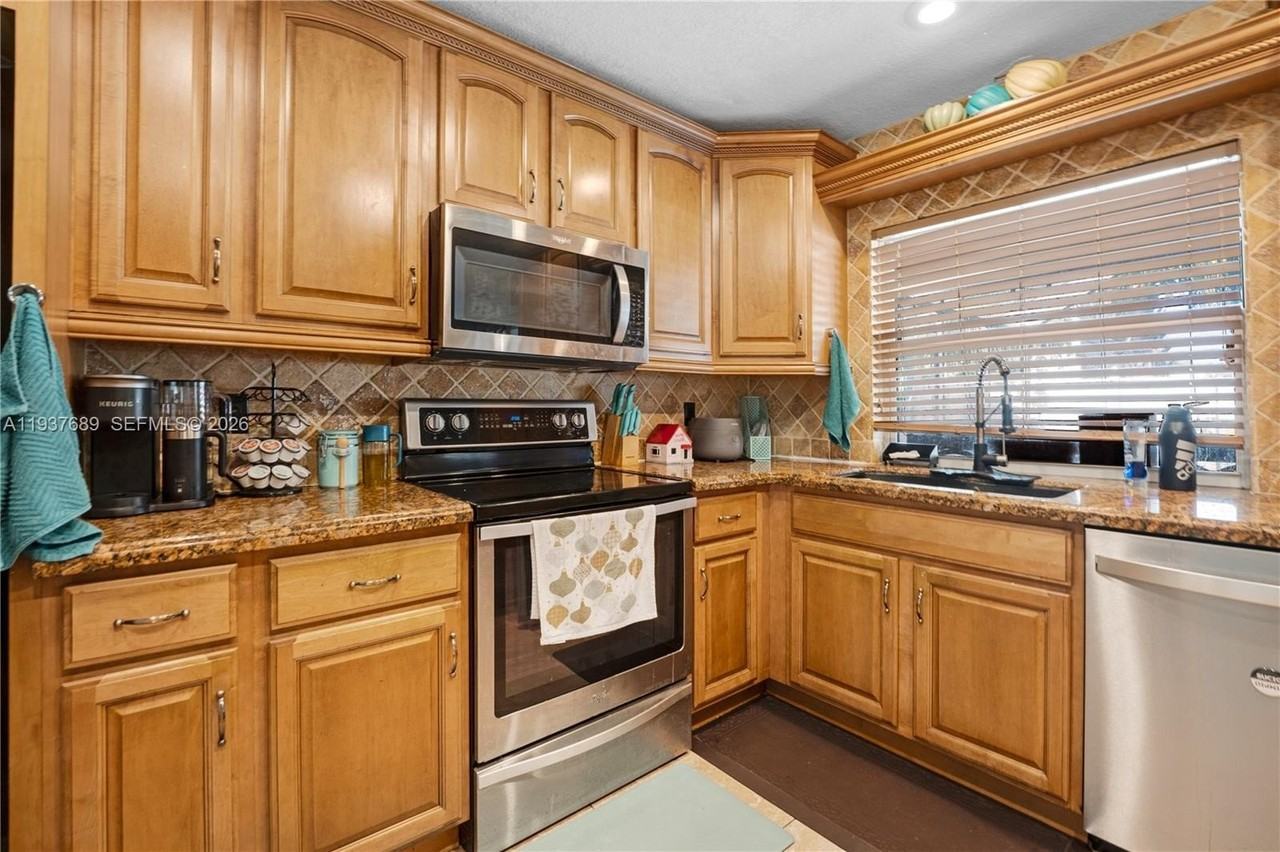 5821 Nw 56th Pl - Photo 3 of 28