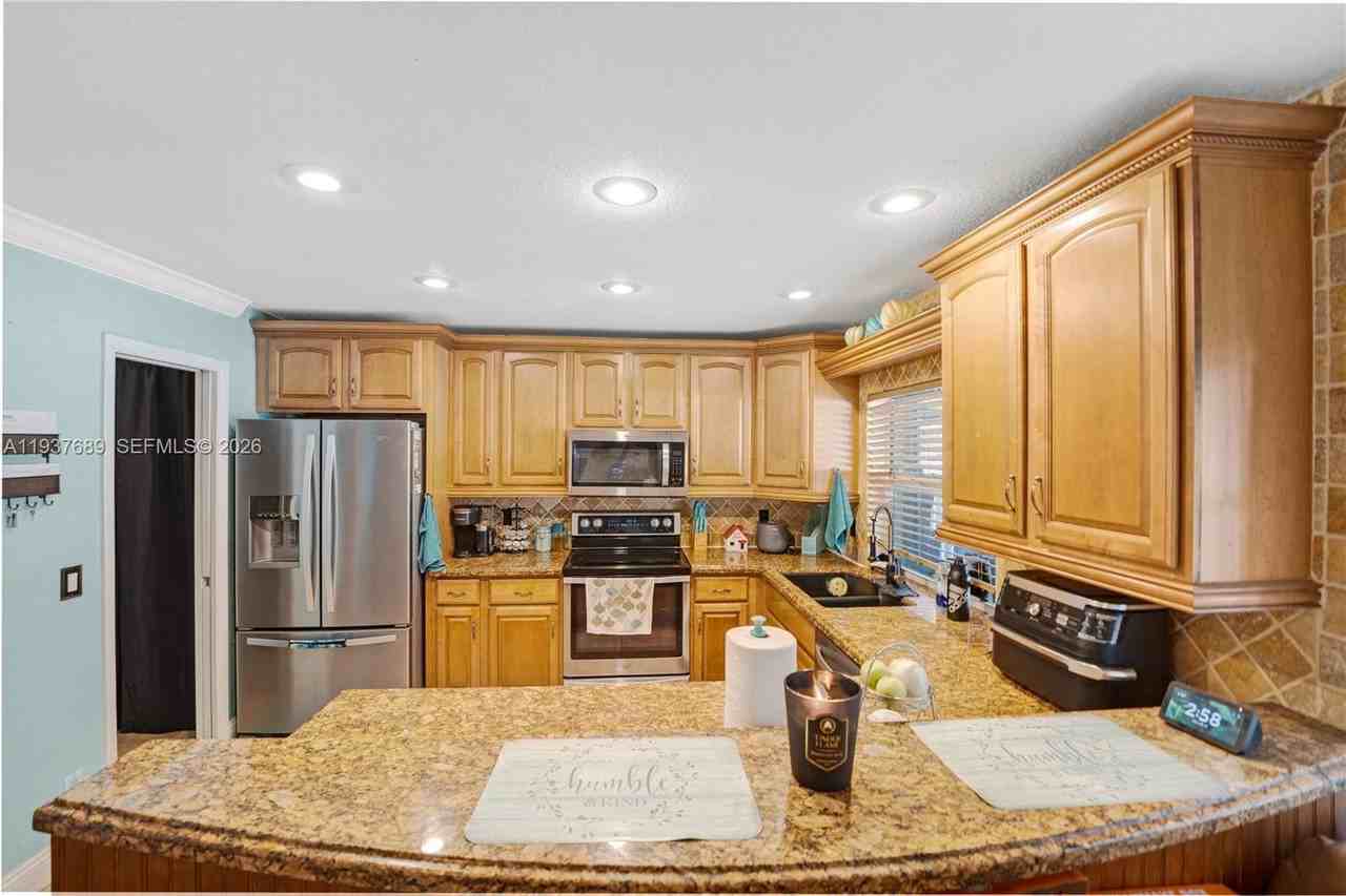 5821 Nw 56th Pl - Photo 5 of 28