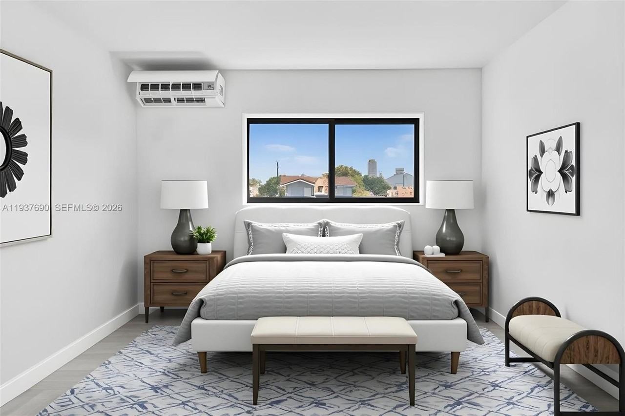 1027 Sw 3rd St #5 - Photo 3 of 6