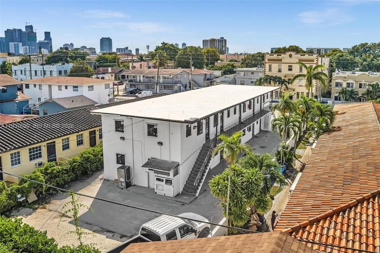 1027 Sw 3rd St #5 - Photo 6 of 6