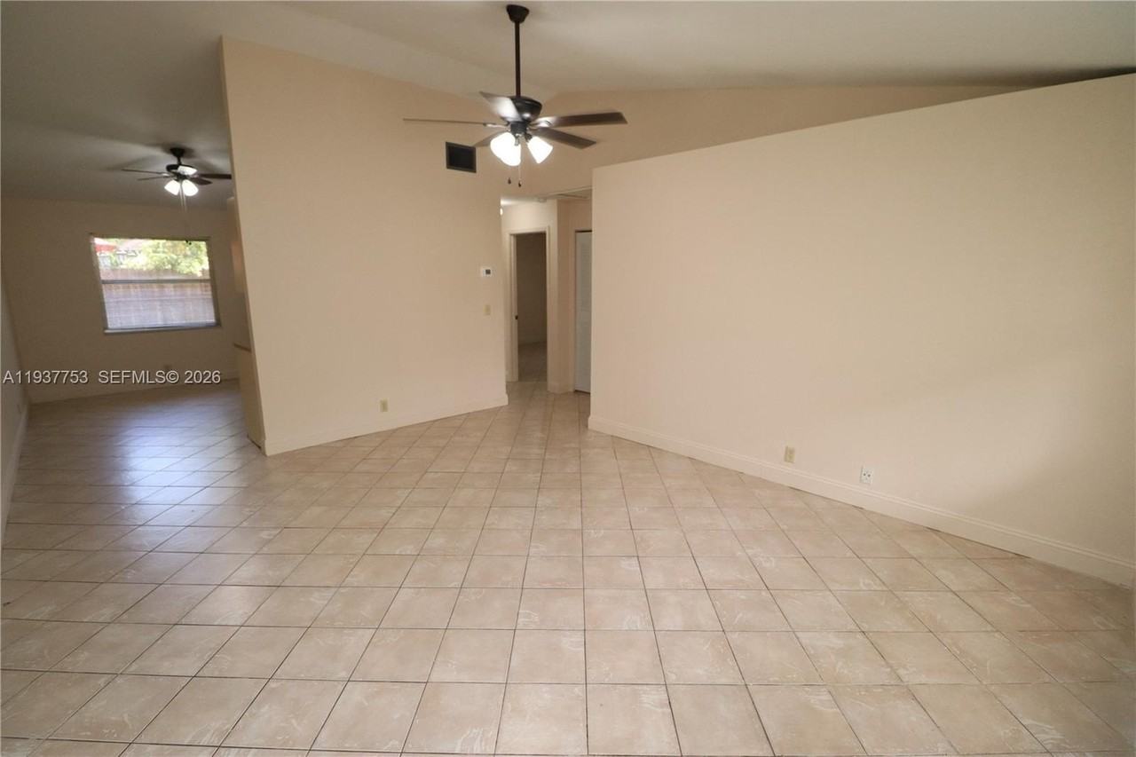 278 Sw 7th St #1-4 - Photo 3 of 10