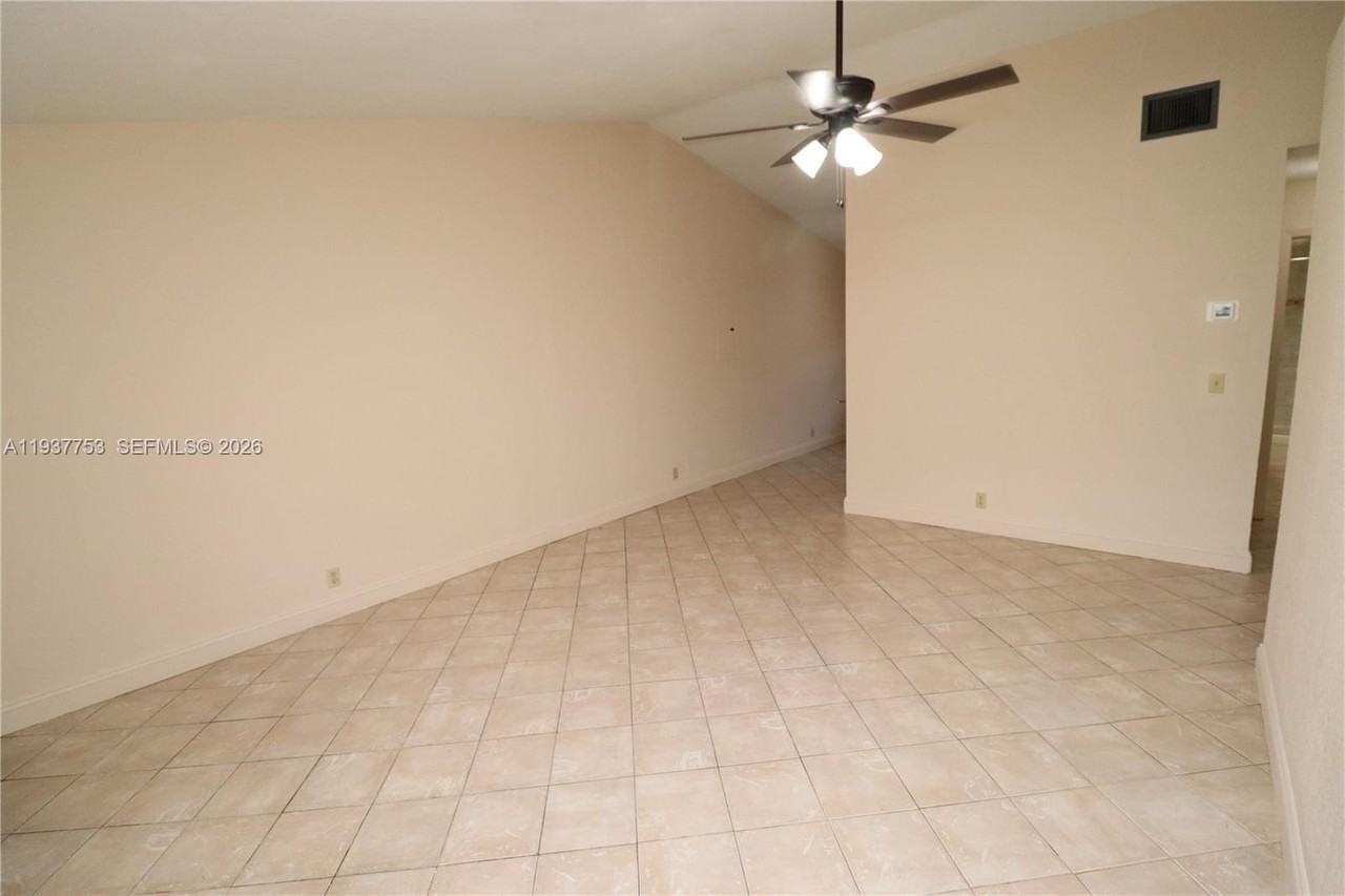 278 Sw 7th St #1-4 - Photo 4 of 10