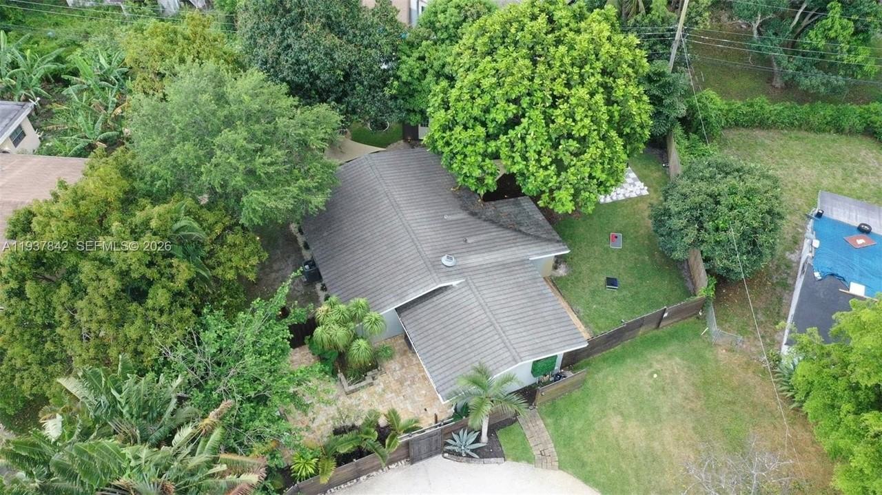 1124 Nw 15th Ct - Photo 4 of 38