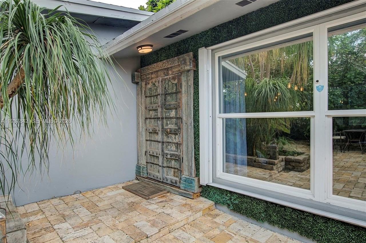 1124 Nw 15th Ct - Photo 5 of 38