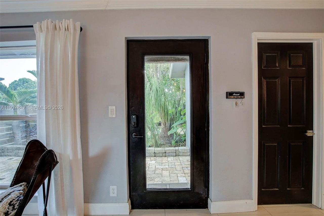 1124 Nw 15th Ct - Photo 7 of 38