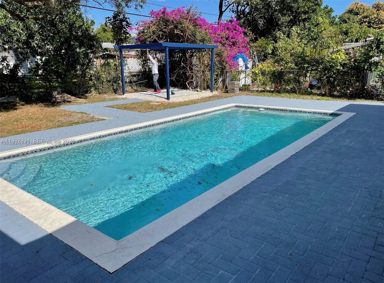 6671 Mckinley St - Photo 4 of 14