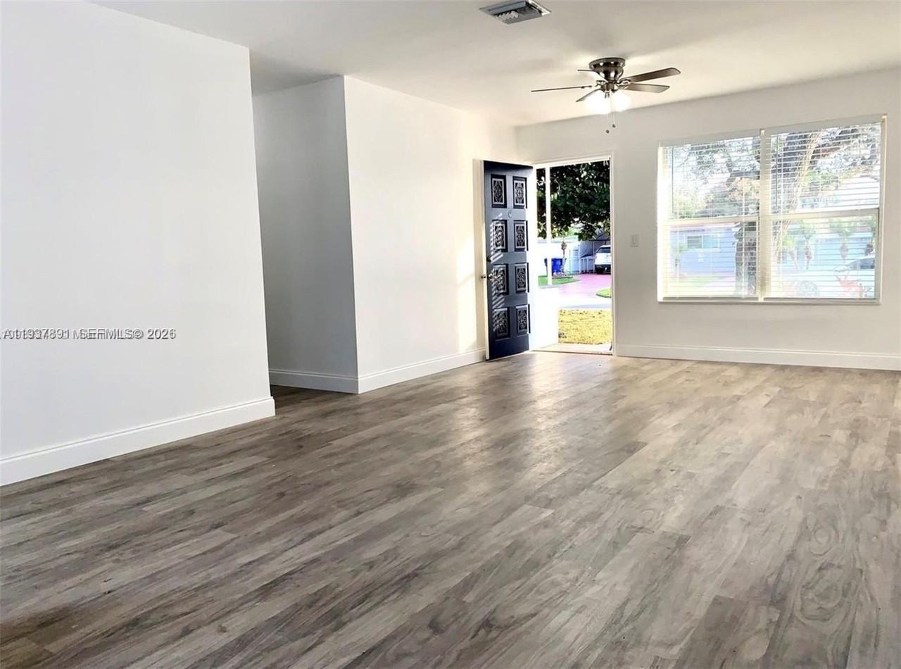 6671 Mckinley St - Photo 5 of 14