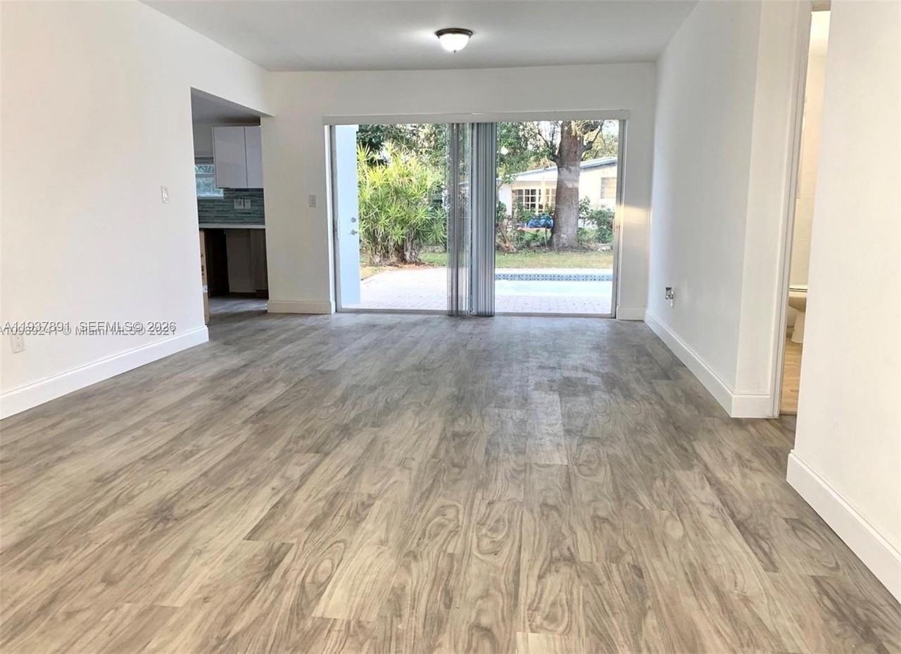 6671 Mckinley St - Photo 6 of 14