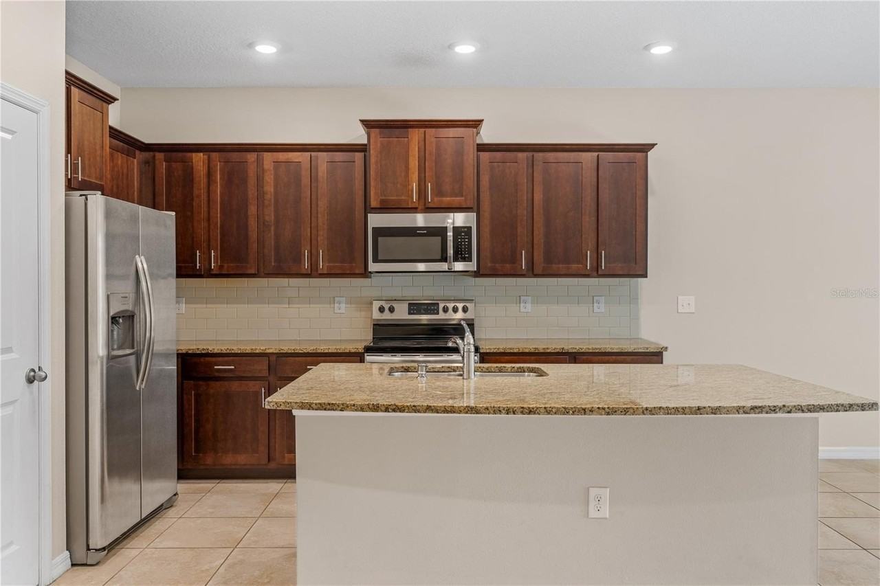 6517 Serenity Fall Ln - Photo 6 of 29