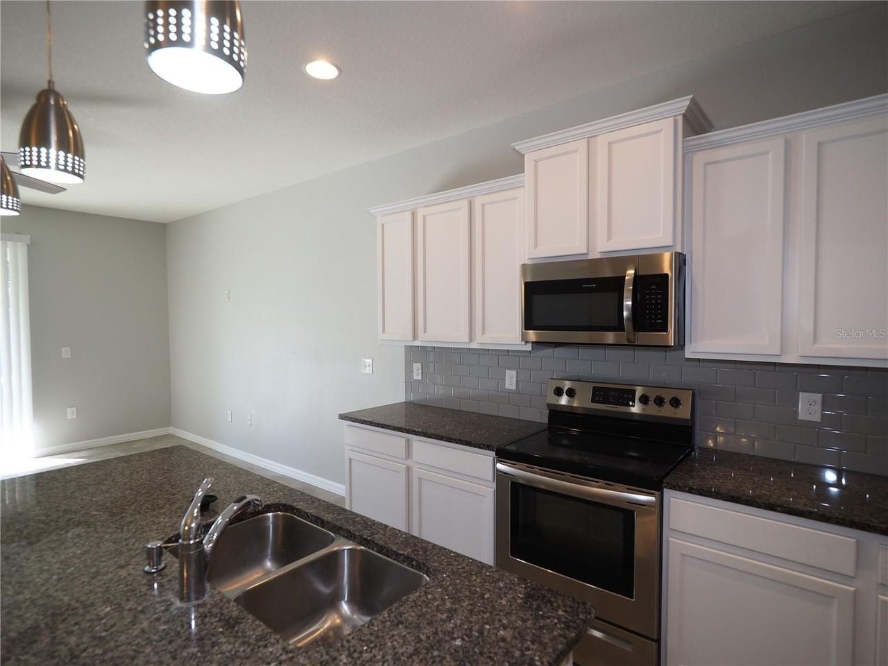 2615 Midnight Pearl Dr - Photo 3 of 33