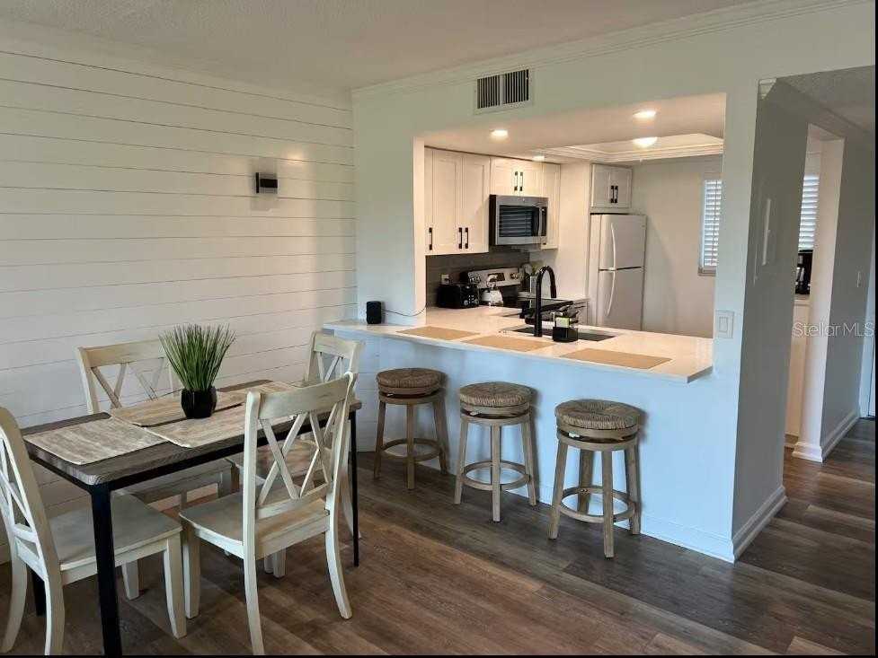 3700 Beneva Rd #604 - Photo 3 of 10