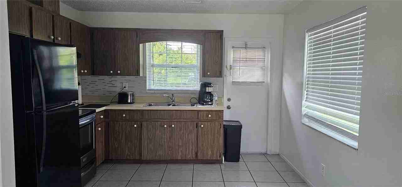 12048 Henley Ave #B - Photo 3 of 13