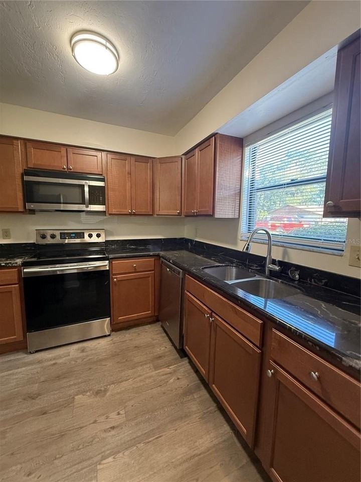 2160 Sw 70th Ter - Photo 2 of 29