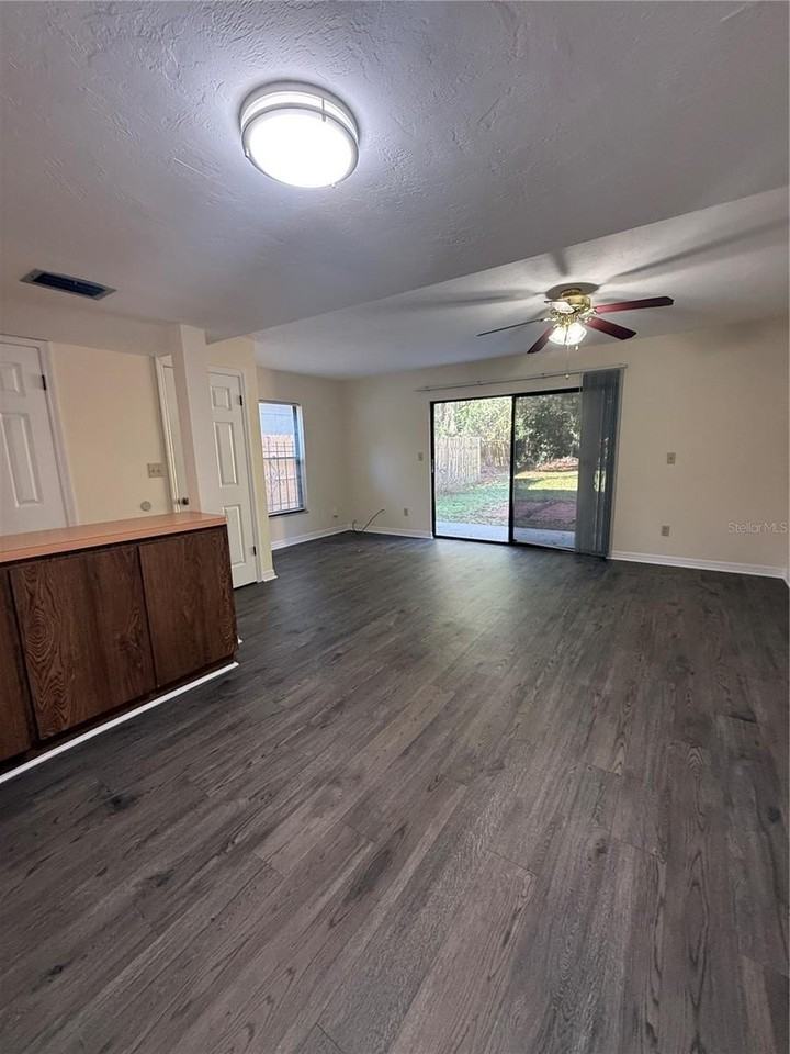 2160 Sw 70th Ter - Photo 5 of 29