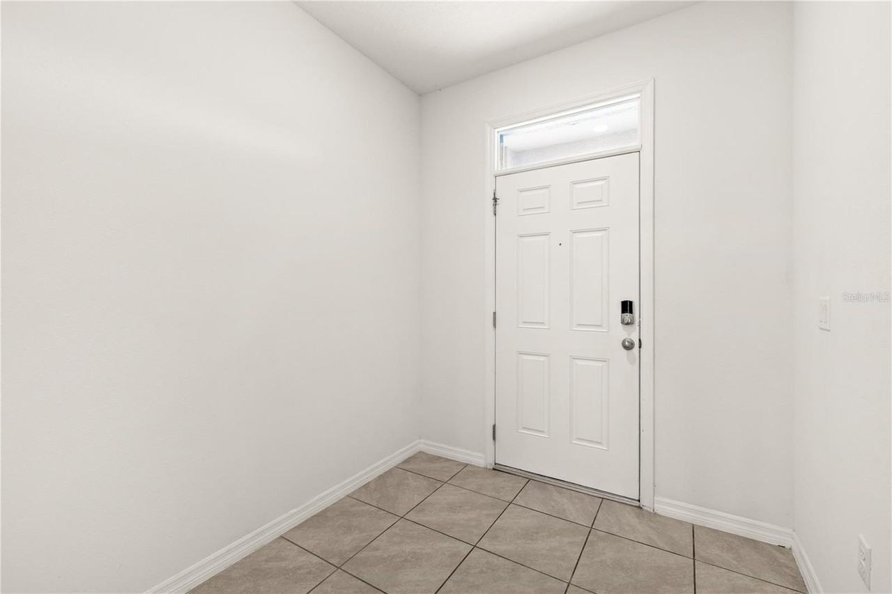 1264 Draintree St - Photo 4 of 32