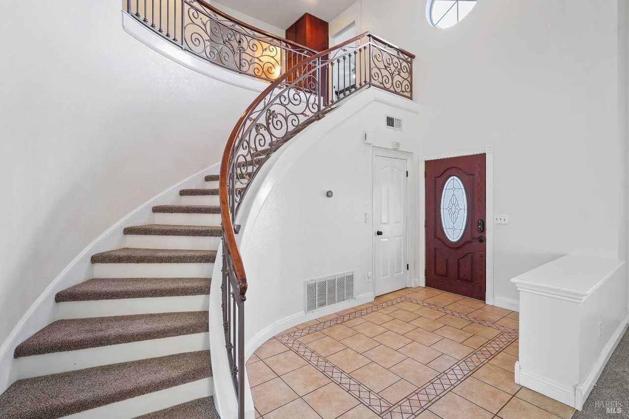 606 Roscommon Pl #1 - Photo 4 of 19