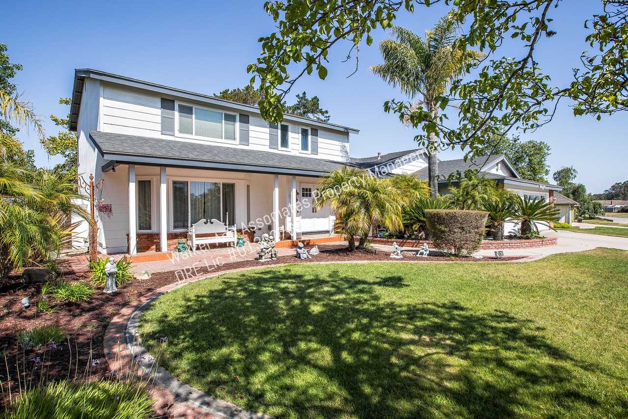 1062 Foxenwood Dr #1 - Photo 2 of 34