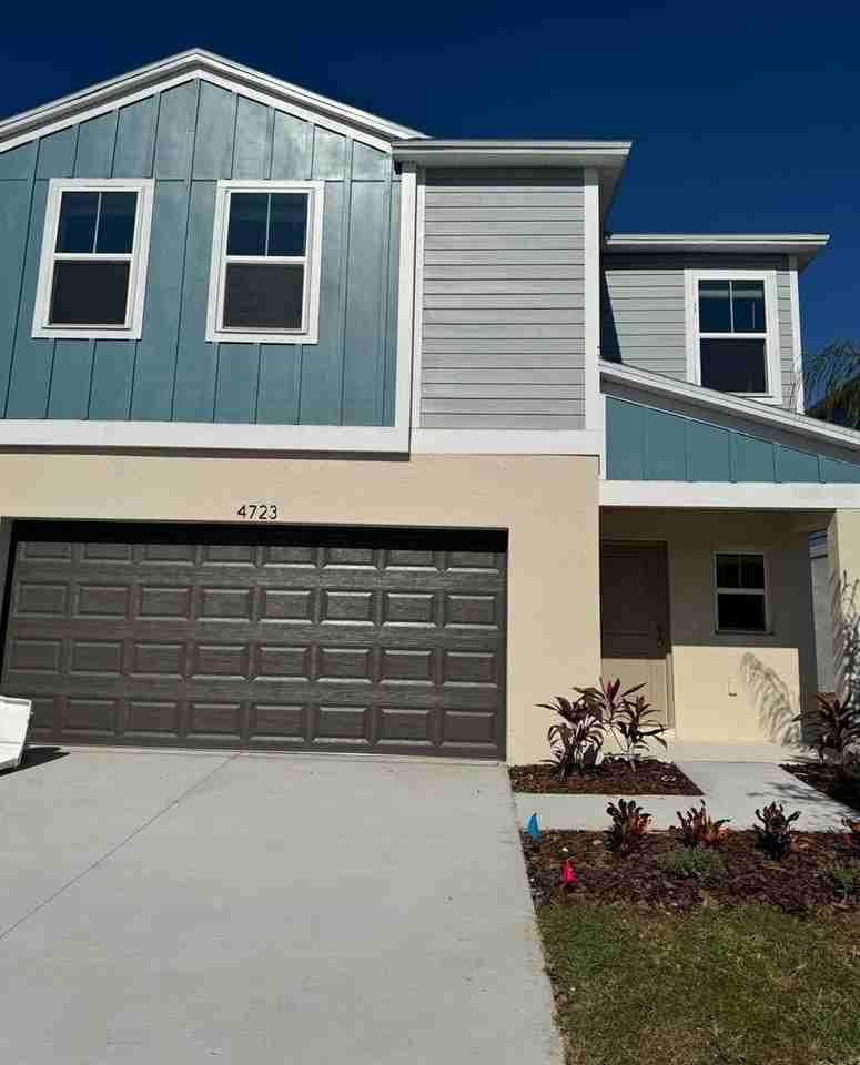 4723 Rolling Lake Ln