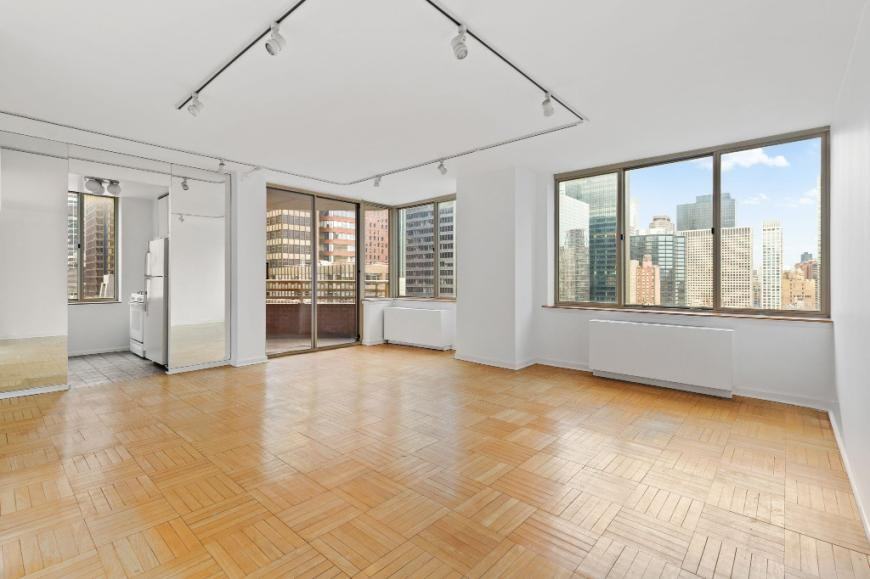 236 E 47th St - Photo 5 of 10