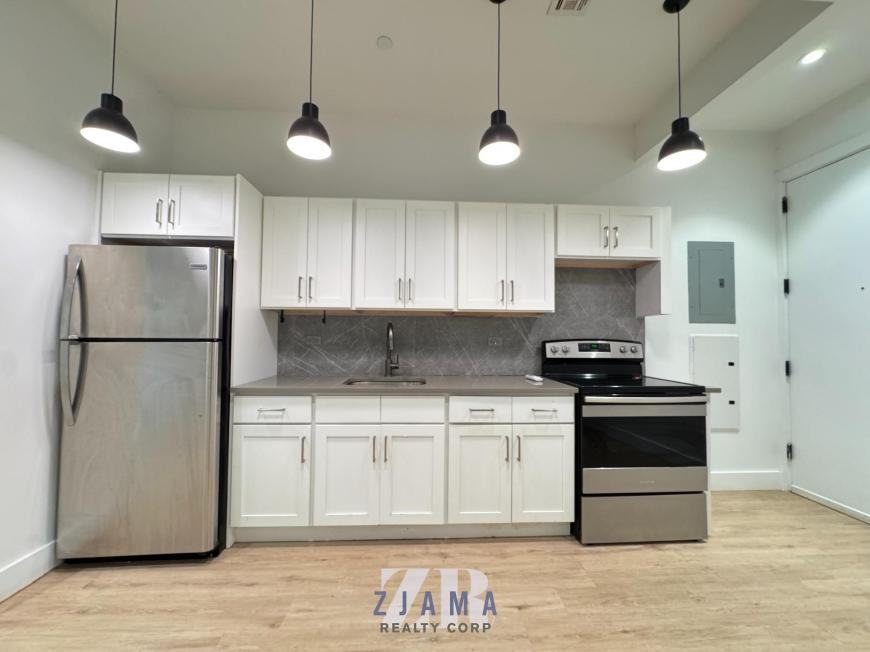 1613 Brooklyn Ave - Photo 2 of 9